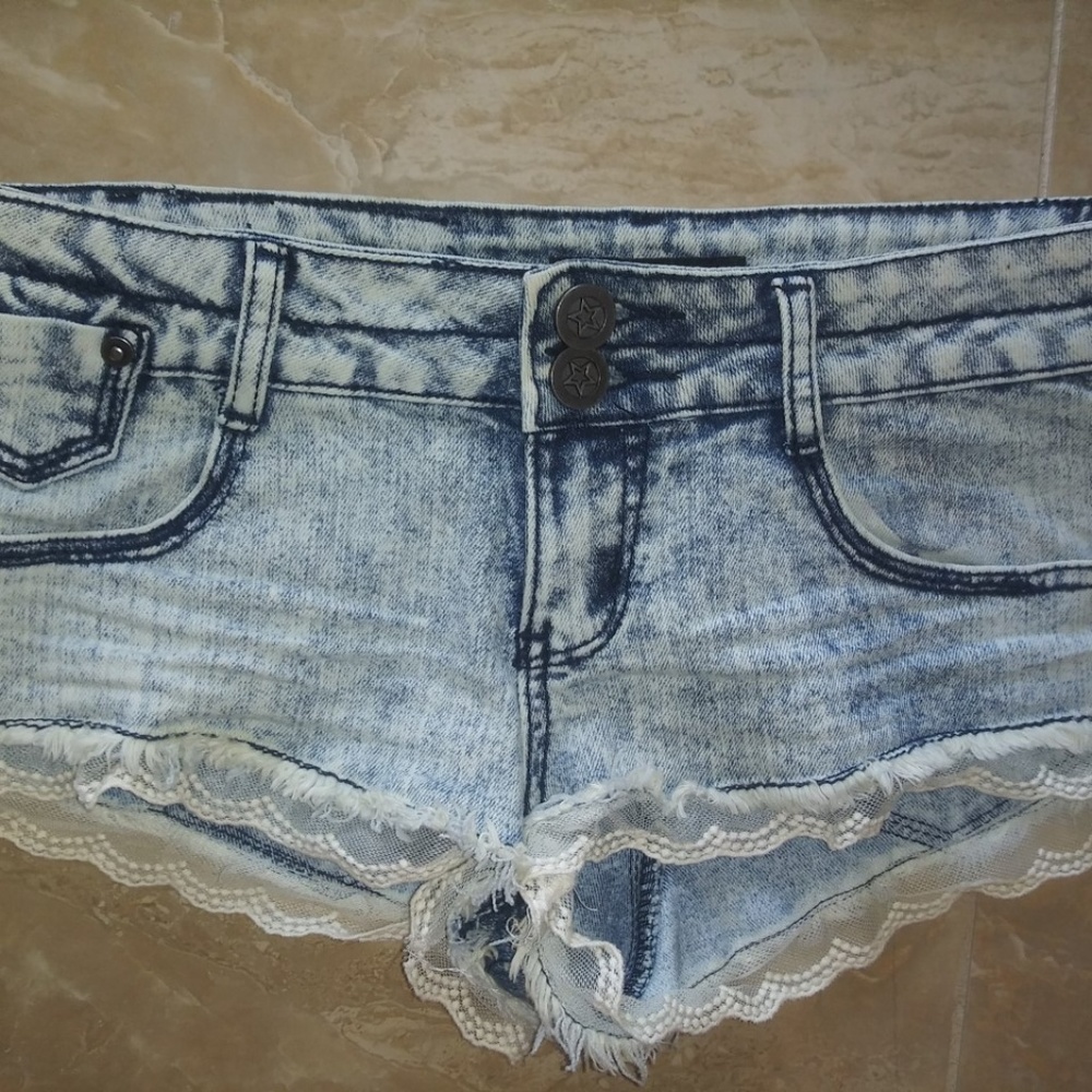 Material Girl Lace Shorts/ Size 7